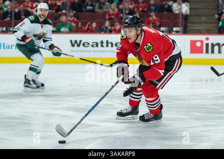 12 mars 2017 : Chicago, Illinois, États-Unis - Blackhawk #19 Jonathan Toews en action lors du match de la Ligue nationale de hockey entre les Blackhawks de Chicago et le Wild du Minnesota au United Center à Chicago, il. (Image de crédit : &copy ; Mike Wulf/CSM via ZUMA Wire) Banque D'Images