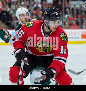 12 mars 2017 : Chicago, Illinois, États-Unis - Blackhawk #16 Marcus Kruger en action lors du match de la Ligue nationale de hockey entre les Blackhawks de Chicago et le Wild du Minnesota au United Center à Chicago, il. (Image de crédit : &copy ; Mike Wulf/CSM via ZUMA Wire) Banque D'Images
