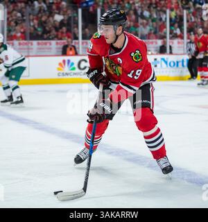 12 mars 2017 : Chicago, Illinois, États-Unis - Blackhawk #19 Jonathan Toews en action lors du match de la Ligue nationale de hockey entre les Blackhawks de Chicago et le Wild du Minnesota au United Center à Chicago, il. (Image de crédit : &copy ; Mike Wulf/CSM via ZUMA Wire) Banque D'Images