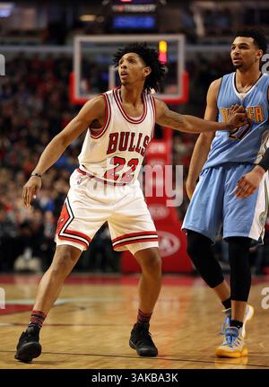 28 février 2017 - Chicago, il, USA - le garde des Bulls de Chicago Cameron Payne (22) garde les gardes de Denver Nuggets Jamal Murray (27) en deuxième mi-temps le mardi 28 février 2017 au United Center à Chicago, Ill. Les Bulls perdent 125-107. (Crédit image : © Terrence Antonio James/TNS via ZUMA Wire) Banque D'Images
