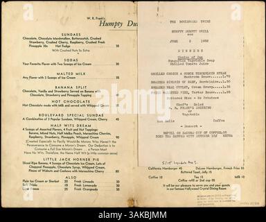 Le menu de W.R. Frank's Humpty Dumpty Room présente une couverture en faux bois gris avec encre rouge et comprend diverses options de restauration telles que sundaes, glaces, boissons gazeuses, steaks, plats principaux, gaufres, crêpes, salades, sandwichs et hamburgers. L'encart énumère les articles du dîner, et le menu est relié avec du ruban adhésif sur le pli extérieur. Les pages intérieures sont imprimées avec de l'encre verte sur du papier blanc. Banque D'Images