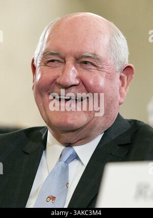 23 mars 2017 - Washington, District de Columbia, États-Unis d'Amérique - L'ancien gouverneur George ''Sonny'' perdue (républicain de Géorgie), candidat du président des États-Unis Donald J. Trump au poste de secrétaire américain à l'Agriculture, témoigne lors de son audience de confirmation devant le comité sénatorial américain sur l'agriculture, la nutrition et la foresterie au Capitol Hill à Washington, DC le jeudi 23 mars 2017..crédit : Ron Sachs / CNP (image : © Ron Sachs/CNP via ZUMA Wire) Banque D'Images