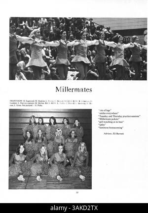 L'annuaire « Wahian » 1971 de Washburn High School capture des moments de l'année scolaire 1970-1971 en se concentrant sur l'athlétisme, les clubs, les réalisations des étudiants et l'histoire afro-américaine. Banque D'Images