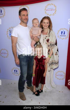 23 avril 2017 - Culver City, CA, USA - LOS ANGELES - 23 avril : James Van Der Beek, Olivia James Van Der Beek, Annabelle James Van Der Beek, Kimberly Brook à la Journée Safe Kids Day aux studios Smashbox le 23 avril 2017 à Culver City, CA (crédit image : © hPa/Newscom via ZUMA Press) Banque D'Images