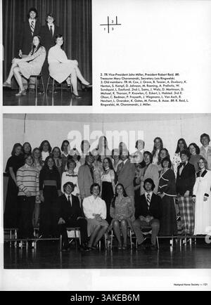 Le 1976 talons Yearbook de la Robbinsdale Cooper High School reflète la vie étudiante, les activités académiques, les sports, les clubs et les événements marquants tout au long de l'année scolaire 1975-1976/09. Banque D'Images