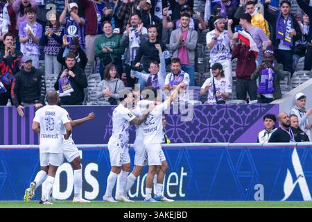 Toulouse, France. 12 avril 2025. Équipe de Toulouse célébrant lors du championnat de France de Ligue 1 match de football entre Toulouse FC et LOSC Lille le 12 avril 2025 au stade de Toulouse, France - photo Nathan Barange/DPPI crédit : DPPI Media/Alamy Live News Banque D'Images