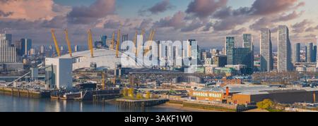 Vue aérienne de l'O2 Arena et de Canary Wharf Skyline à Londres Banque D'Images