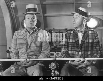 7 mars 2017 - Bob Hope et Bing Crosby, sur le plateau du film, la route de Hong Kong, 1962 (crédit image : © JT Vintage/Glasshouse via ZUMA Wire) Banque D'Images