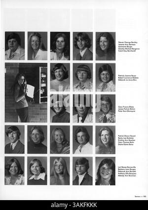 Cet annuaire de Cooper High School, Robbinsdale, reflète l'année scolaire 1975-1976 avec des détails sur les étudiants, les professeurs, l'athlétisme, les clubs et les événements scolaires mémorables. Banque D'Images