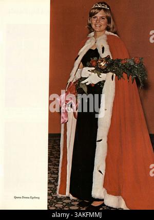 L’annuaire Echowan 1967 de l’École secondaire Louis Park met en valeur les réalisations des étudiants, l’athlétisme, les professeurs et les événements clés de l’année scolaire 1966-1967. Banque D'Images