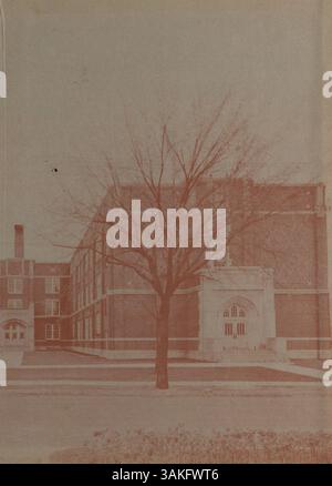Le Patrick Henry High Yearbook 1951, Orateur 1951, présente les élèves, les enseignants, les clubs, athlétisme, et événements importants de l'année scolaire 1950-1951. Banque D'Images