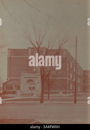 Le Patrick Henry High Yearbook 1951, orateur 1951, capture les étudiants, les enseignants, les clubs, athlétisme, et événements clés de l'année scolaire 1950-1951. Banque D'Images
