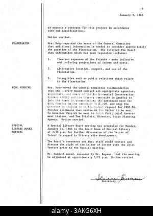 Les 1985 minutes du conseil d'administration de la bibliothèque publique de Minneapolis documentent les décisions clés concernant le financement des bibliothèques, la dotation en personnel et les changements aux services visant à améliorer l'accès du public. Banque D'Images