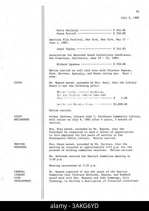 Les procès-verbaux des réunions de 1985 du conseil d'administration de la Bibliothèque publique de Minneapolis soulignent les décisions clés concernant les opérations de la bibliothèque, la sensibilisation communautaire et les changements de politique. Banque D'Images