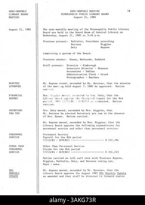 Le procès-verbal de la réunion de 1985 du conseil d'administration de la Bibliothèque publique de Minneapolis contient des mises à jour sur les services de bibliothèque, les révisions de politiques et les efforts de sensibilisation de la communauté. Banque D'Images