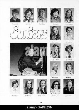 L'annuaire Antler '75 de la Minnehaha Academy met en lumière les événements les plus importants de l'année scolaire, des réalisations académiques aux activités parascolaires et sportives. Banque D'Images