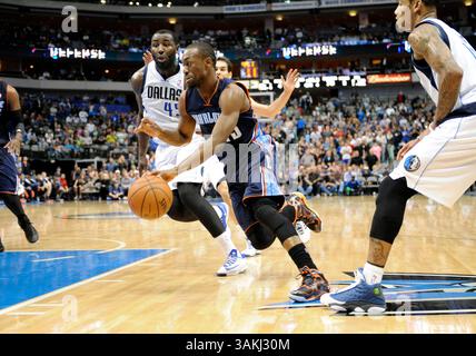 03 déc. 2013 : le meneur Kemba Walker de Charlotte Bobcats #15 lors d'un match NBA entre les Bobcats de Charlotte et les Mavericks de Dallas au American Airlines Center de Dallas, TX Dallas a battu Charlotte 89-82(image crédit : © Albert Pena/Cal Sport Media/ZUMAPRESS.com) Banque D'Images