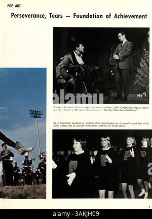L’annuaire Echowan 1966 de l’École secondaire Louis Park documente les événements scolaires, sociaux et parascolaires de l’année scolaire avec des photographies d’élèves, d’enseignants, d’athlètes et de clubs. Banque D'Images