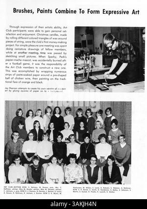 L’annuaire Echowan 1966 de l’École secondaire Louis Park documente les élèves, les enseignants, les clubs, l’athlétisme et les événements de l’année scolaire 1965-1966-1998. Banque D'Images