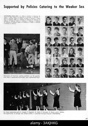 L'annuaire Echowan 1966 de l'école secondaire Louis Park documente les élèves, les enseignants, l'athlétisme, les clubs et les événements de l'année scolaire 1965-1966-1998. Banque D'Images