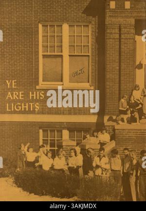 L'annuaire Antler 1951 de la Minnehaha Academy présente un aperçu de l'année scolaire, mettant en vedette les étudiants, les professeurs, l'athlétisme et les activités parascolaires. Banque D'Images