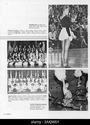 L'annuaire '1982 Bear' recense les événements clés, les réalisations académiques et les activités parascolaires de l'année scolaire 1981-1982 à la Lincoln High School. Banque D'Images