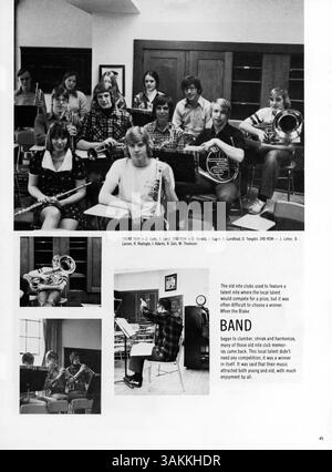 Le Blake Yearbook 1975, intitulé Bravura, documente les étudiants, les enseignants, les clubs, athlétisme, et événements de l'année scolaire 1974-1975 mettant en lumière l'histoire afro-américaine dans le contexte des activités scolaires. Banque D'Images