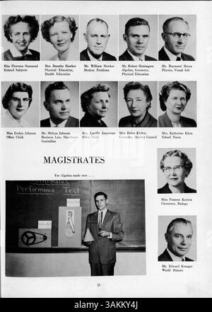 L'annuaire Centralian 1955 fournit un aperçu de la vie étudiante, de l'athlétisme et des clubs à Central High School, documentant l'histoire afro-américaine de l'année scolaire 1954-1955. Banque D'Images
