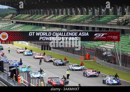 Kuala Lumpur / Sepang, Malaisie, 12 AVRIL 2025 procédure de départ de course lors de la course 1 GT World Challenge Asia Round 1 & 2 au PETRONAS Sepang International circuit (PETRONAS SIC), KLIA, Selangor Darul Ehsan, Malaisie le 12 AVRIL 2025, à Kuala Lumpur / Sepang, Malaisie, Credit Shaquille Fabri/Alamy Live News Banque D'Images