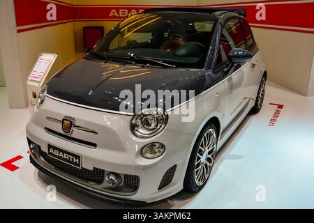 14 janvier 2014 - Bruxelles, Belgique - Fiat 500 Abarth exposée lors du salon européen de l'automobile, Bruxelles, Belgique, le 14 janvier 2014. (Crédit image : © Ed Aldridge/ZUMAPRESS.com) Banque D'Images