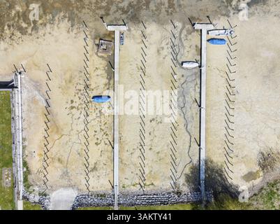 Photographie aérienne, vue de haut en bas d'un port asséché sur les rives du lac de Constance près de Mannenbach-Salenstein, basse eau après des semaines de pluie, Banque D'Images