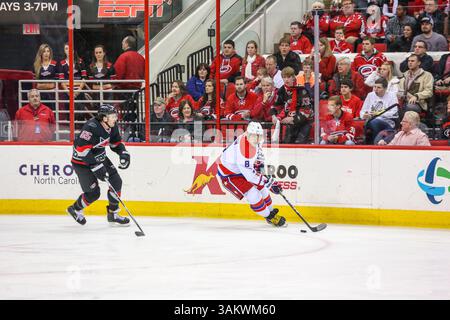 20 décembre 2013 - Raleigh, Caroline du Nord, U. S - pendant le match de la LNH entre les Capitals de Washington et les Hurricanes de Caroline au PNC Arena. Les Capitals de Washington battent les Hurricanes de Caroline 4-2. (Crédit image : © Andy Martin Jr./ZUMAPRESS.com) Banque D'Images
