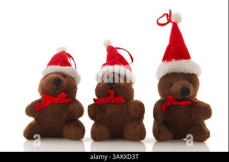 Peu de rangs avec l'ours de noël santa claus hat Banque D'Images
