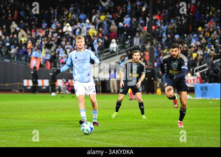 Queens, États-Unis. 12 avril 2025. Keaton Parks (55) samedi soir à New York. Le New York City FC accueille Philadelphia Union au Citi Field le 12 avril 2025 et remporte le match 1-0, remportant une série de trois matchs sans victoire. (Photo de Jess Stiles/Sipa USA) crédit : Sipa USA/Alamy Live News Banque D'Images