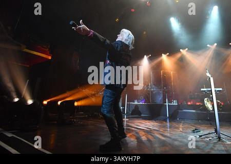 Paris, France. 12 avril 2025. Marillion, Steve Hogarth se produit au Casino de Paris, France le 12 avril 2025. Photo Christophe Meng/ABACAPRESS. COM Credit : Abaca Press/Alamy Live News Banque D'Images