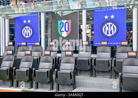 Milan, Italie. 12 avril 2025. Banc de substitution de l'Inter vu au match de Serie A entre l'Inter et Cagliari à Giuseppe Meazza à Milan. Crédit : Gonzales photo/Alamy Live News Banque D'Images