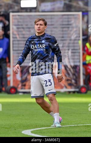 Milan, Italie. 12 avril 2025. Nicolo Barella (23 ans) de l'Inter s'échauffe pour le match de Serie A entre l'Inter et Cagliari à Giuseppe Meazza à Milan. Crédit : Gonzales photo/Alamy Live News Banque D'Images