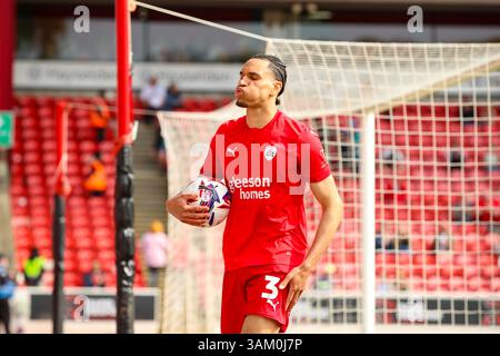 Oakwell Stadium, Barnsley, Angleterre - 12 avril 2025 Jon Russell (3) de Barnsley - pendant le match Barnsley v Bolton Wanderers, Sky Bet League One, 2024/25, Oakwell Stadium, Barnsley, Angleterre - 12 avril 2025 crédit : Mathew Marsden/WhiteRosePhotos/Alamy Live News Banque D'Images