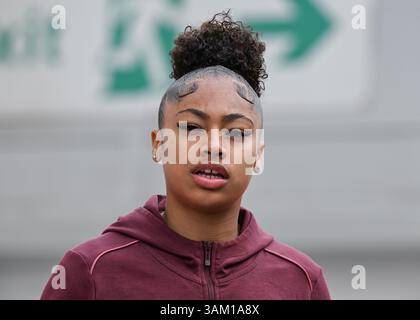 Manchester, Royaume-Uni. 13 avril 2025. Khiara Keating de Manchester City arrive avant le match Manchester City Women vs Manchester United Women FA Cup à la City Football Academy de Manchester. Le crédit photo devrait se lire : Cody Froggatt/Sportimage crédit : Sportimage Ltd/Alamy Live News Banque D'Images