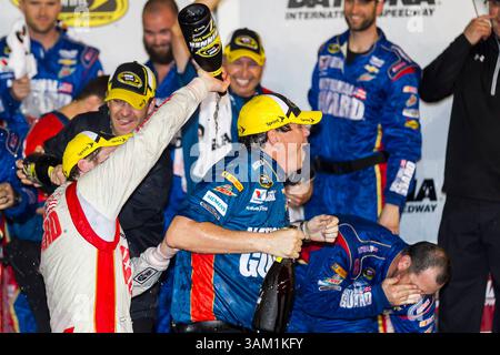 23 février 2014 - Daytona Beach, FL, États-Unis - Daytona Beach, FL - 23 février 2014 : Dale Earnhardt Jr. (88) remporte le Daytona 500 au Daytona International Speedway à Daytona Beach, FL. (Crédit image : © ASP/Cal Sport Media/ZUMAPRESS.com) Banque D'Images