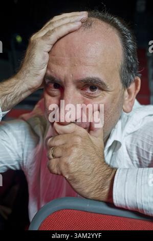 12 octobre 2009 - Londres, Angleterre, Royaume-Uni - Armando Giovanni Iannucci OBE (né le 28 novembre 1963 à Glasgow) a fait l'éloge du comédien écossais, écrivain, réalisateur, interprète et producteur de radio et de l'homme derrière le tube de HBO 'Veep'. Photographié avec et sans son nouveau livre 'The Audacity of Hype : Bewilderment, Sleaze and Other Tales of the 21st Century' [Little Brown , octobre 2009]. Photographié au Roundhouse Chalkfarm, Londres Nw1.12 octobre 2009. (Crédit image : © Nick Cunard/ZUMAPRESS.com) Banque D'Images