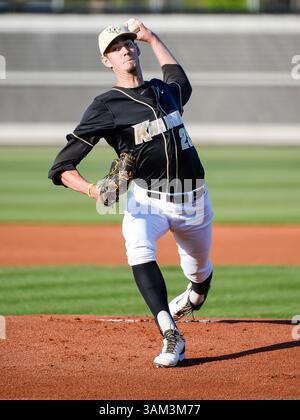 25 avril 2014 - Orlando, FL, U. S : débutant le lanceur UCF Eric Skoglund (25) lors d'un match de baseball NCAA entre les Rutgers Scarlet Knights et les UCF Knights. UCF a battu Rutgers 3-1 dans le match 1 au Jay Bergman Field à Orlando, FL(crédit image : © Romeo Guzman/Cal Sport Media/ZUMAPRESS.com) Banque D'Images