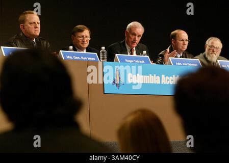 11 février 2003 - États-Unis - PAS DE MAGS, PAS DE VENTES -- KRT US NEWS STOPGGED : SHUTTLE KRT PHOTO PAR BARBARA DAVIDSON/DALLAS MORNING NEWS (11 février) HOUSTON, TX -- les membres du Columbia accident investigation Board tiennent une conférence de presse pour exposer leurs plans le mardi 11 février 2003, à Houston, Texas. (gsb) 2003 (crédit image : © Barbara Davidson/mct/ZUMAPRESS.com) Banque D'Images