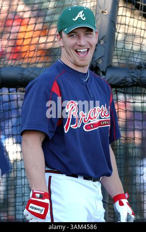 17 mars 2004 - États-Unis - KRT SPORTS STAND ALONE PHOTO SLUGGED : BBO-Drew PHOTO KRT PAR TOM PRIDDY/KRT (19 mars) Atlanta Braves's J.D. Drew au site d'entraînement de printemps des Atlanta Braves au Cracker Jack Stadium, Lake Buena Vista, Floride, 17 mars 2004. (lde) 2004 (crédit image : © Tom Priddy/mct/ZUMAPRESS.com) Banque D'Images