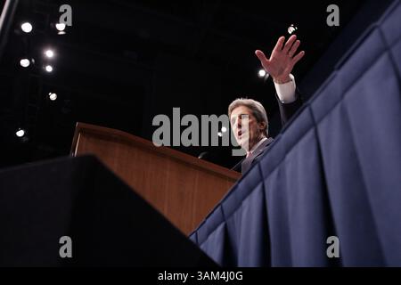 16 juillet 2004 - États-Unis - KRT US NEWS STOPGGED : KERRY KRT PHOTOGRAPHIE PAR CHUCK KENNEDY/KRT (16 JUILLET) WASHINGTON, DC -- le candidat démocrate à la présidence Sen. John Kerry , d-Mass., parle à la convention de la United Federation of Teachers à Washington le vendredi 16 juillet 2004. (cwk) 2004 (crédit image : © Chuck Kennedy/mct/ZUMAPRESS.com) Banque D'Images