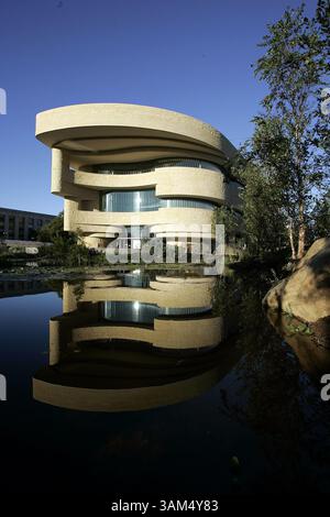 19 SEPTEMBRE 2004 - ÉTATS-UNIS - SPÉCIAL POUR LE TÉLÉGRAMME FOR WORTH STAR KRT US NEWS STORY SLUGGED : VOLKOW KRT PHOTO PAR CHUCK KENNEDY/KRT (17 SEPTEMBRE) WASHINGTON, DC --DR Nora Volkow, directrice de l'Institut national sur l'abus des drogues, aux Instituts nationaux de la santé photograed dans son bureau le vendredi 17 septembre 2004. (cwk) 2004 (crédit image : © Chuck Kennedy/mct/ZUMAPRESS.com) Banque D'Images