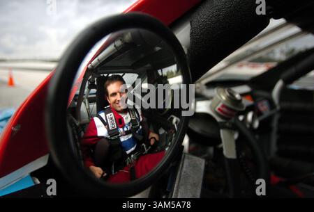 Dec. 23, 2004 - États-Unis - KRT SPORT STORY SLUGGED : AUTO-PETTYDRIVE KRT PHOTOGRAPHIE PAR GARY W. GREEN/ORLANDO SENTINEL (MIAMI OUT) (3 février) Dave Williams est directeur des opérations de Richard Petty Driving Experience à Walt Disney World. (VMW) 2005 (crédit image : © Orlando Sentinel/mct/ZUMAPRESS.com) Banque D'Images