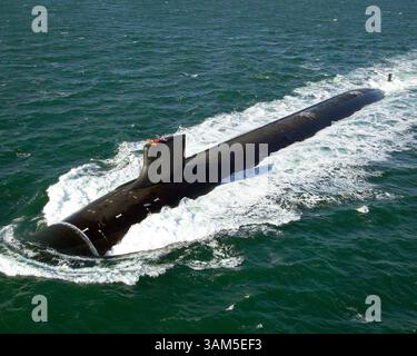 Feb 3, 2005 - États-Unis - KRT US NEWS STORY SLUGGED : MILITARY KRT PHOTOGRAPHIE GENERAL DYNAMICS BATEAU ÉLECTRIQUE via US NAVY NEWS PHOTO (4 février) le sous-marin d'attaque nucléaire de classe Seawolf Jimmy carter (SSN 23), en cours pendant les essais en mer. Construit par General Dynamics Electric Boat à Groton, Connecticut, le Seawolf est le sous-marin le plus rapide, le plus silencieux et le plus lourdement armé au monde. Jimmy carter est le troisième et dernier sous-marin de la classe Seawolf. Le Jimmy carter a été livré à l'US Navy le 22 décembre 2004 et devrait être mis en service le 19 février 2005. (lde) 2005. (Crédit image : © général Dynam Banque D'Images