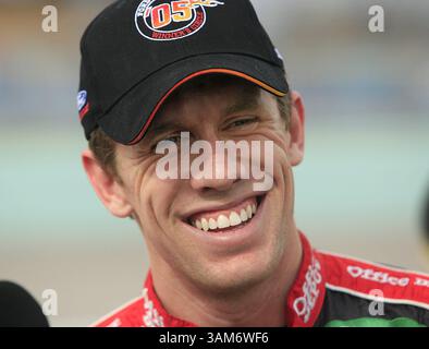 19 novembre 2005 - États-Unis - KRT SPORT STORY SLUGGED : AUTO-NASCAR KRT PHOTOGRAPHIE PAR CHUCK FADELY/MIAMI HERALD (SOUTH FLORIDA SUN SENTINEL/ORLANDO SENTINEL OUT) (19 novembre) HOMESTEAD, FL - Carl Edwards a remporté la pole position de la NASCAR Nextel Cup Ford 400 course au Homestead-Miami Speedway à Homestead, Floride, samedi 19 novembre 2005. (lj) 2005 (crédit image : © Chuck Fadely/mct/ZUMAPRESS.com) Banque D'Images