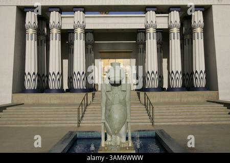 21 novembre 2005 - États-Unis - KRT US NEWS STORY SLUGGED : ROSICRUCIANORDER KRT PHOTOGRAPHIE PAR NHAT V. MEYER/SAN JOSE MERCURY NEWS (novembre 27) L'entrée du Rosicrucien Egyptian Museum est vue au Rosicrucien Museum & Planétarium de San Jose, Californie, le 21 novembre 2005. (lj) 2005 (crédit image : © Nhat V. Meyer/mct/ZUMAPRESS.com) Banque D'Images